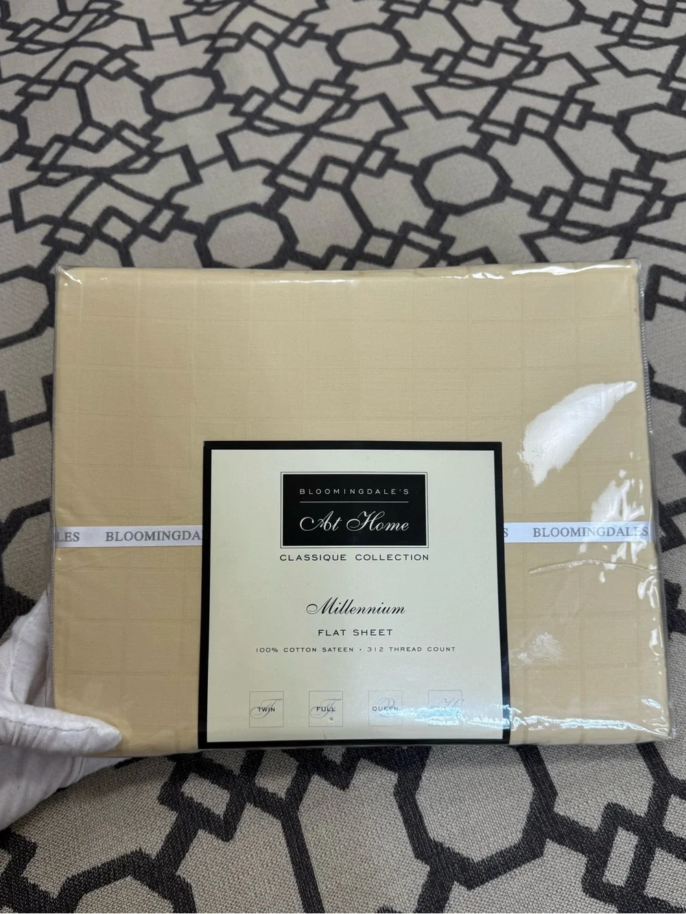 NWT Bloomingdale’s Full Flat Sheet Millennium 100% Cotton Sateen 312 TC Straw